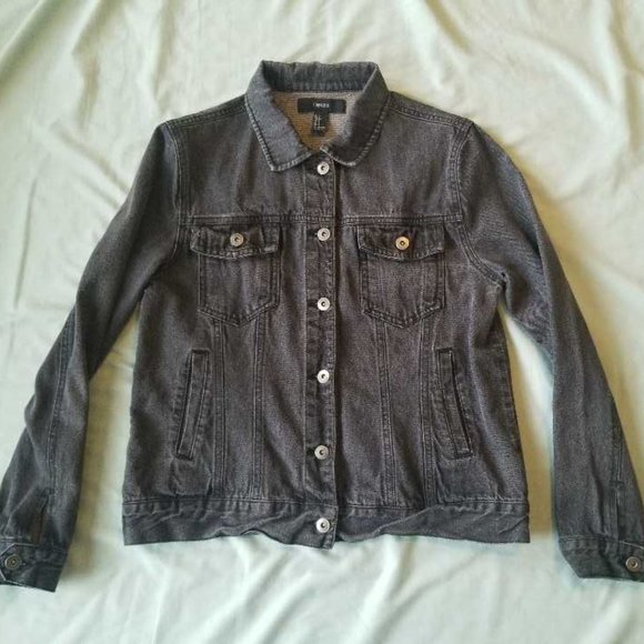 Basic Black Jean Jacket - Picture 4 of 6